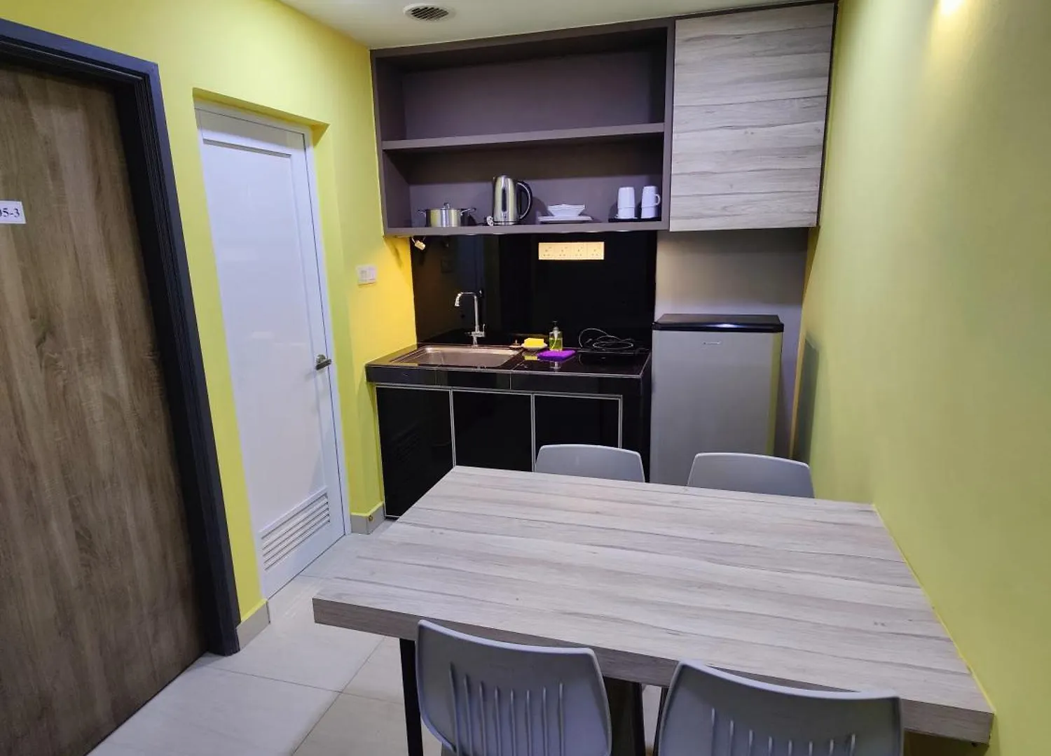 Oyo 90848 Link Suite Johor Bahru Hotel