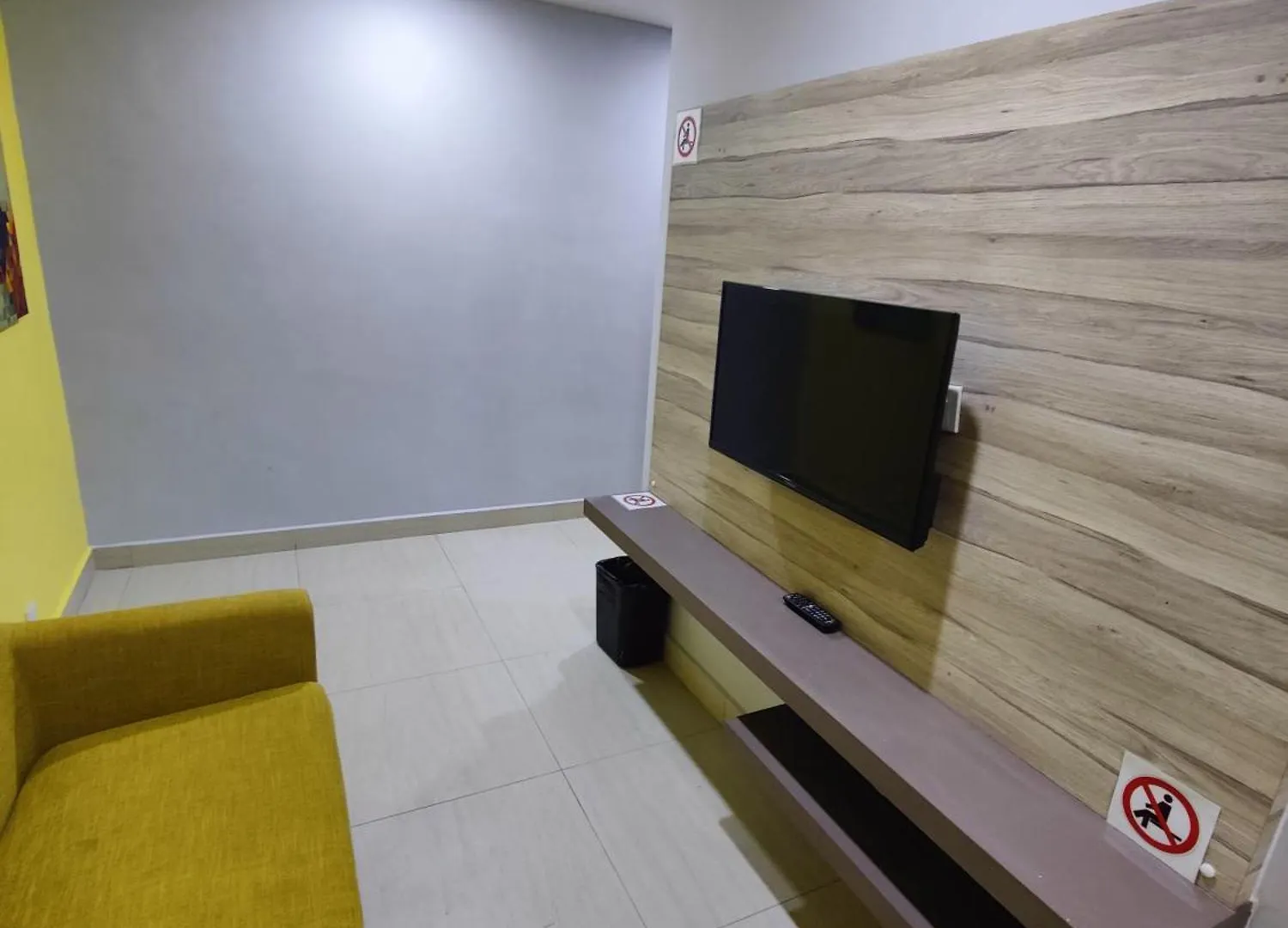 Oyo 90848 Link Suite Johor Bahru