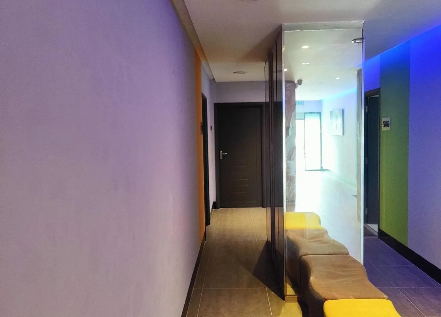 Oyo 90848 Link Suite Johor Bahru 2*,