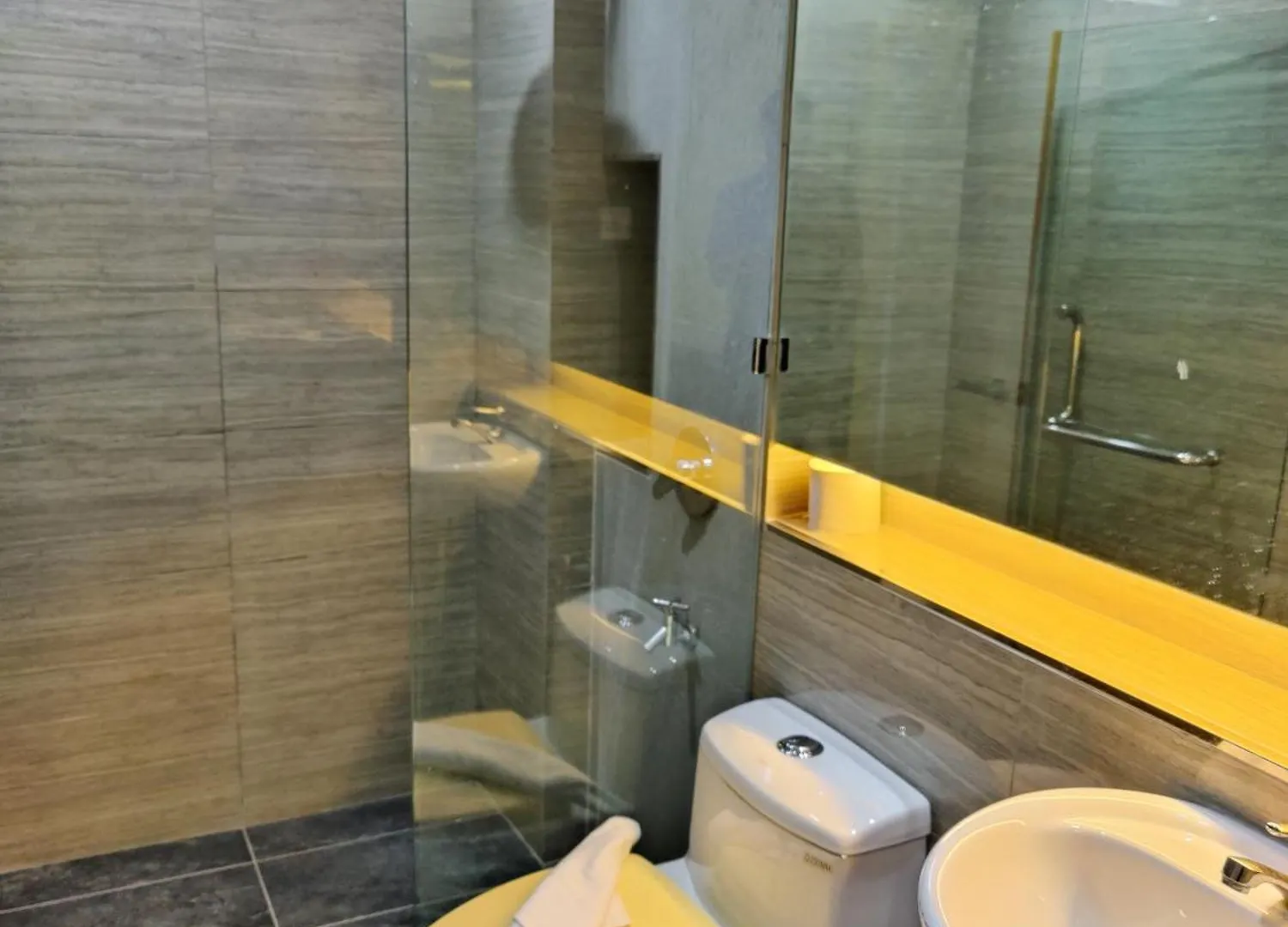 Oyo 90848 Link Suite Johor Bahru 2*,  Malásia