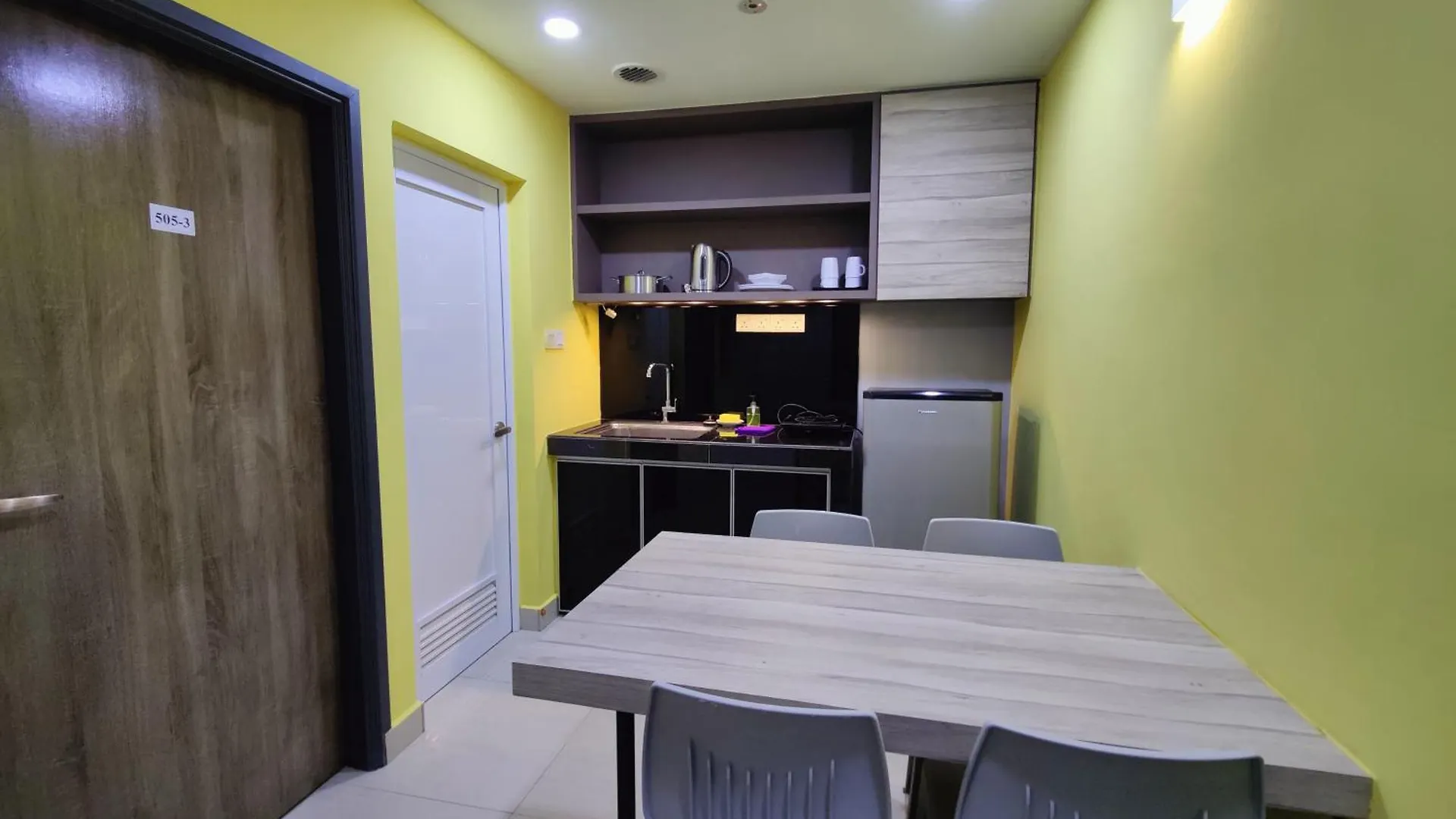 Oyo 90848 Link Suite Johor Bahru 2*,  Malásia
