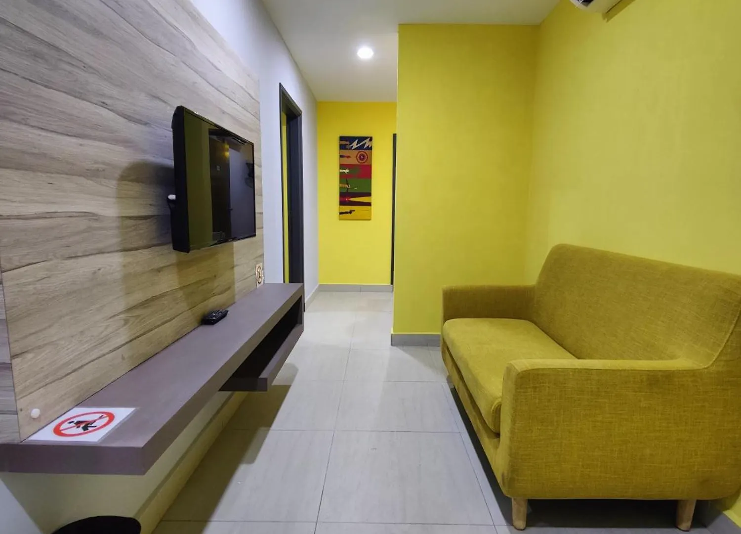 Oyo 90848 Link Suite Johor Bahru Hotel