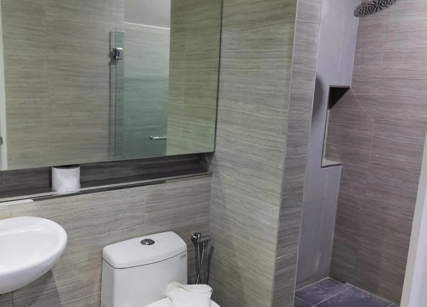 Oyo 90848 Link Suite Johor Bahru Malásia