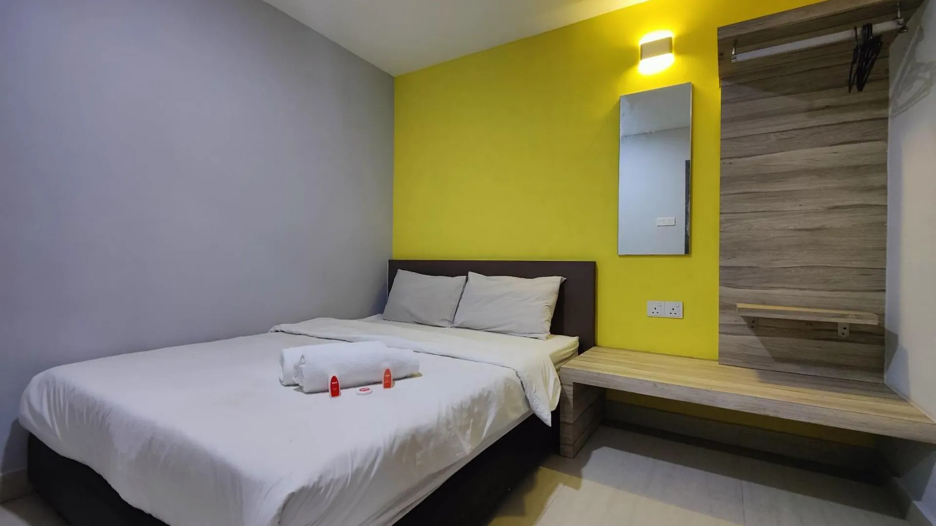 Oyo 90848 Link Suite Johor Bahru 2*,